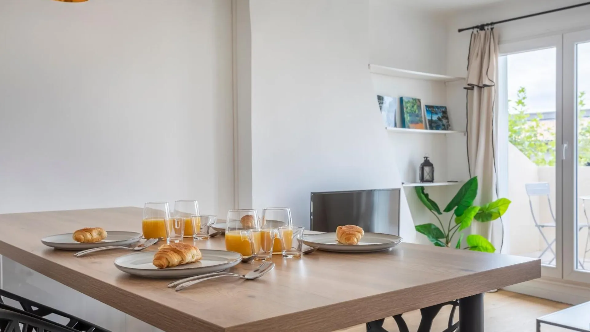 T3 Renove Avec Terrasse Et Vue Lägenhet Aix-en-Provence 0*,